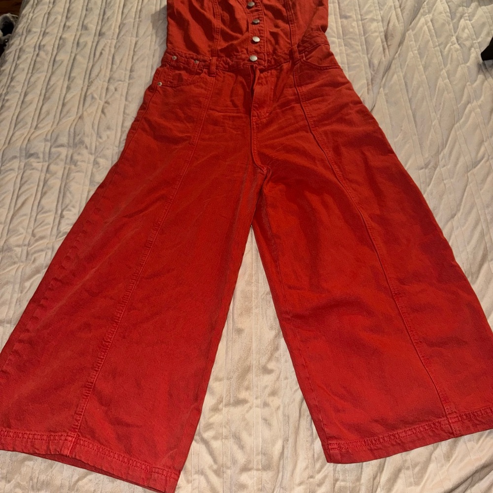 Universal Thread Vibrant Red Garment